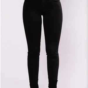 Fashion Nova Black Jeans!